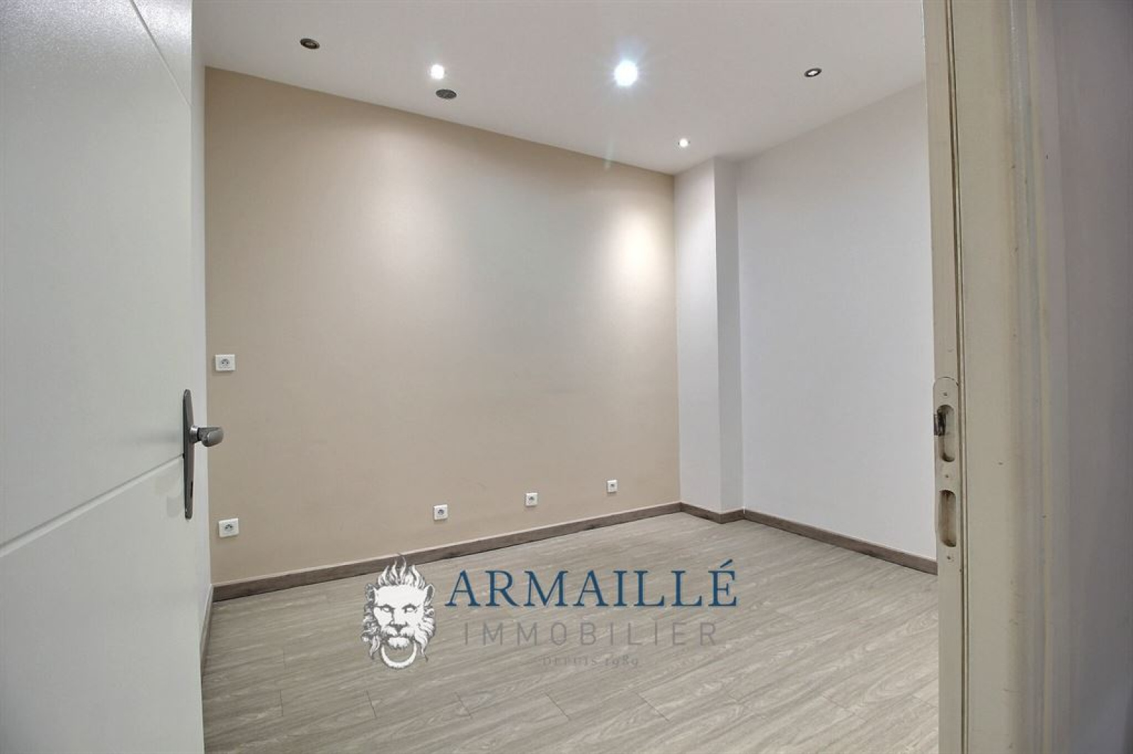 Image_, Local commercial, Paris, ref :FR1-1150