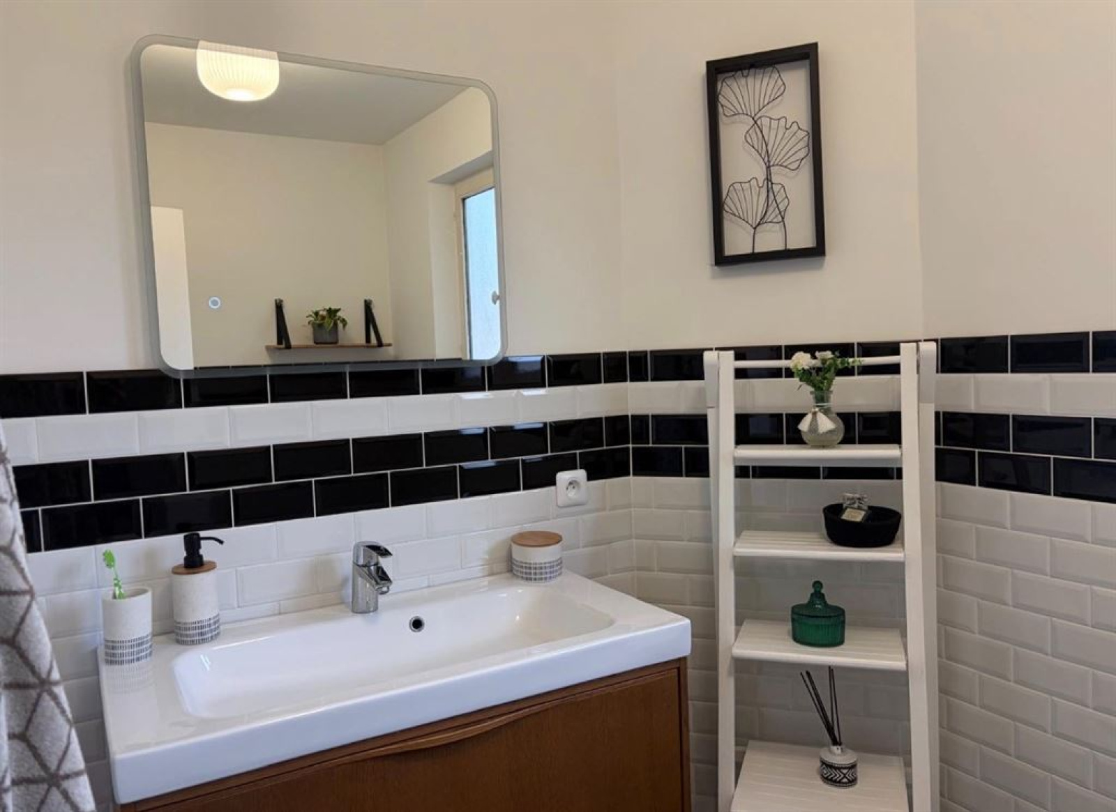 Image_, Maison, Freneuse, ref :FR1-1046